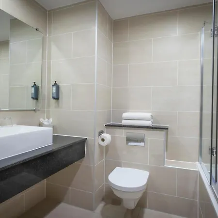 Clayton فندق كورك