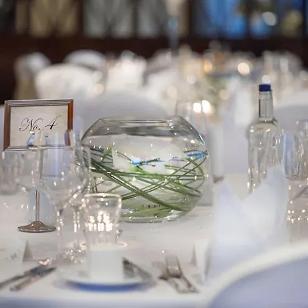 Clayton فندق كورك